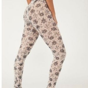 NWT Free People Layered In Lace Leggings S.